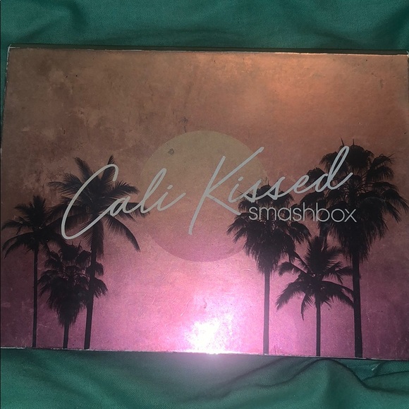 Barely used Cali Kissed smashbox highlight palette - Picture 5 of 8